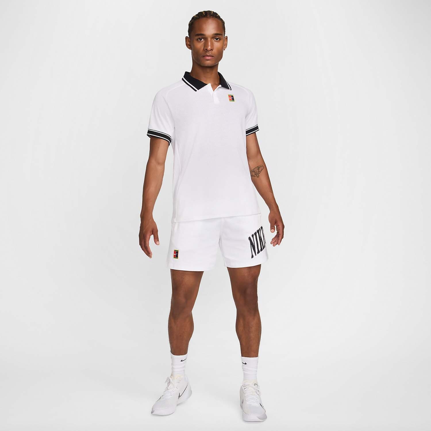 پلوشرت تنیس مردانه نایک NikeCourt Heritage – سفید — تصویر ۵