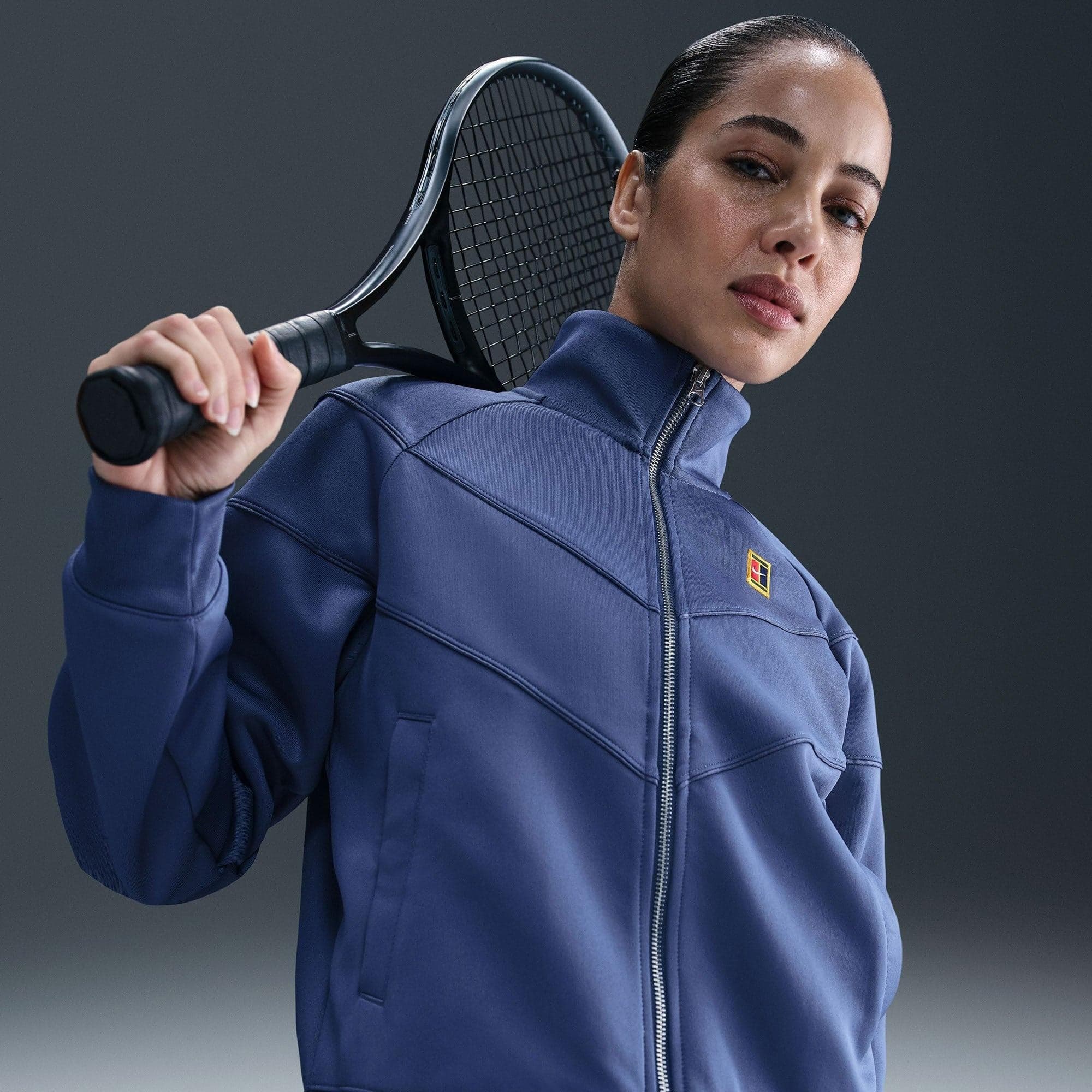 سویشرت تنیس زنانه نایک NikeCourt Fall Heritage – سرمه ای روشن