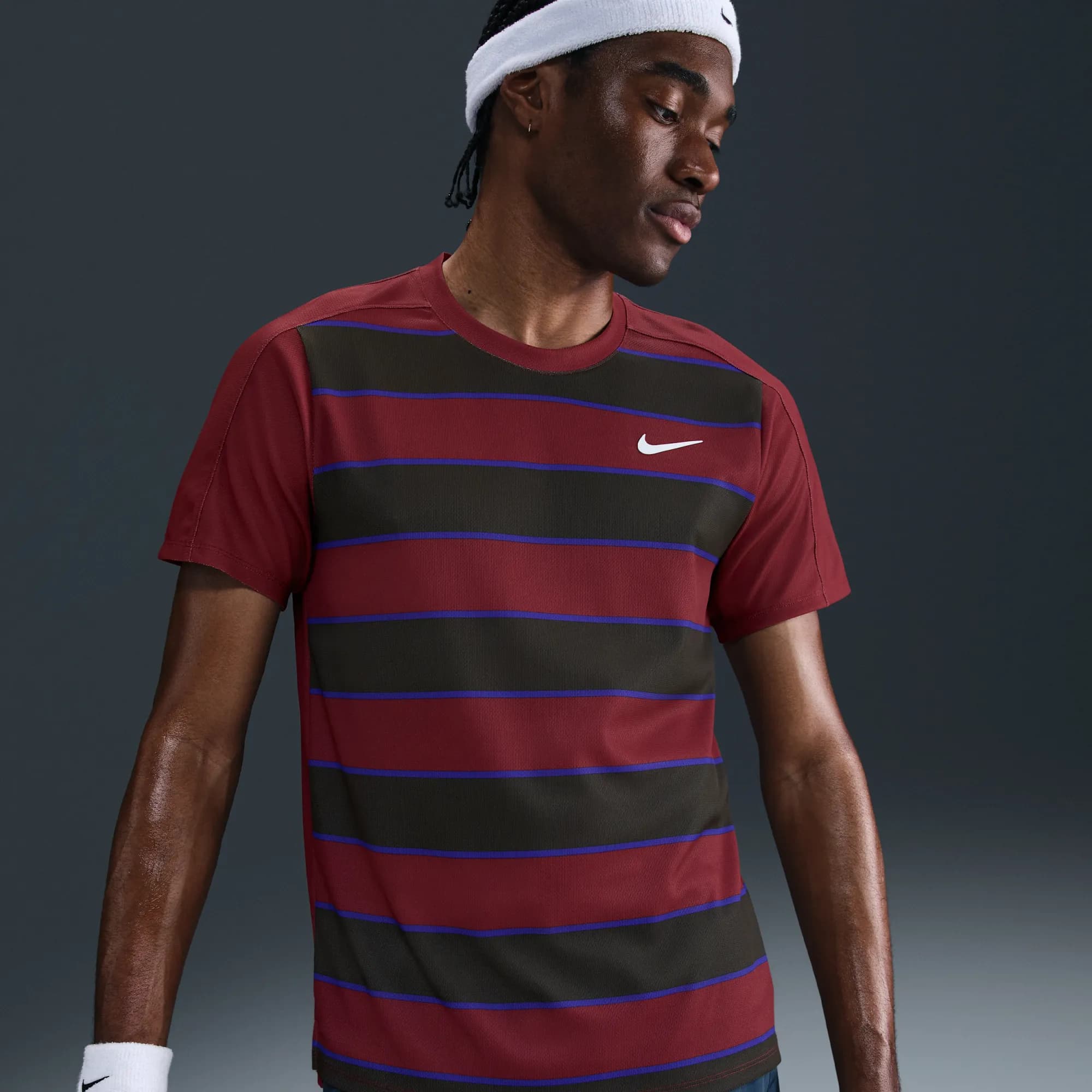 تی شرت تنیس مردانه نایک NikeCourt Slam Dri-FIT Advantage – زرشکی