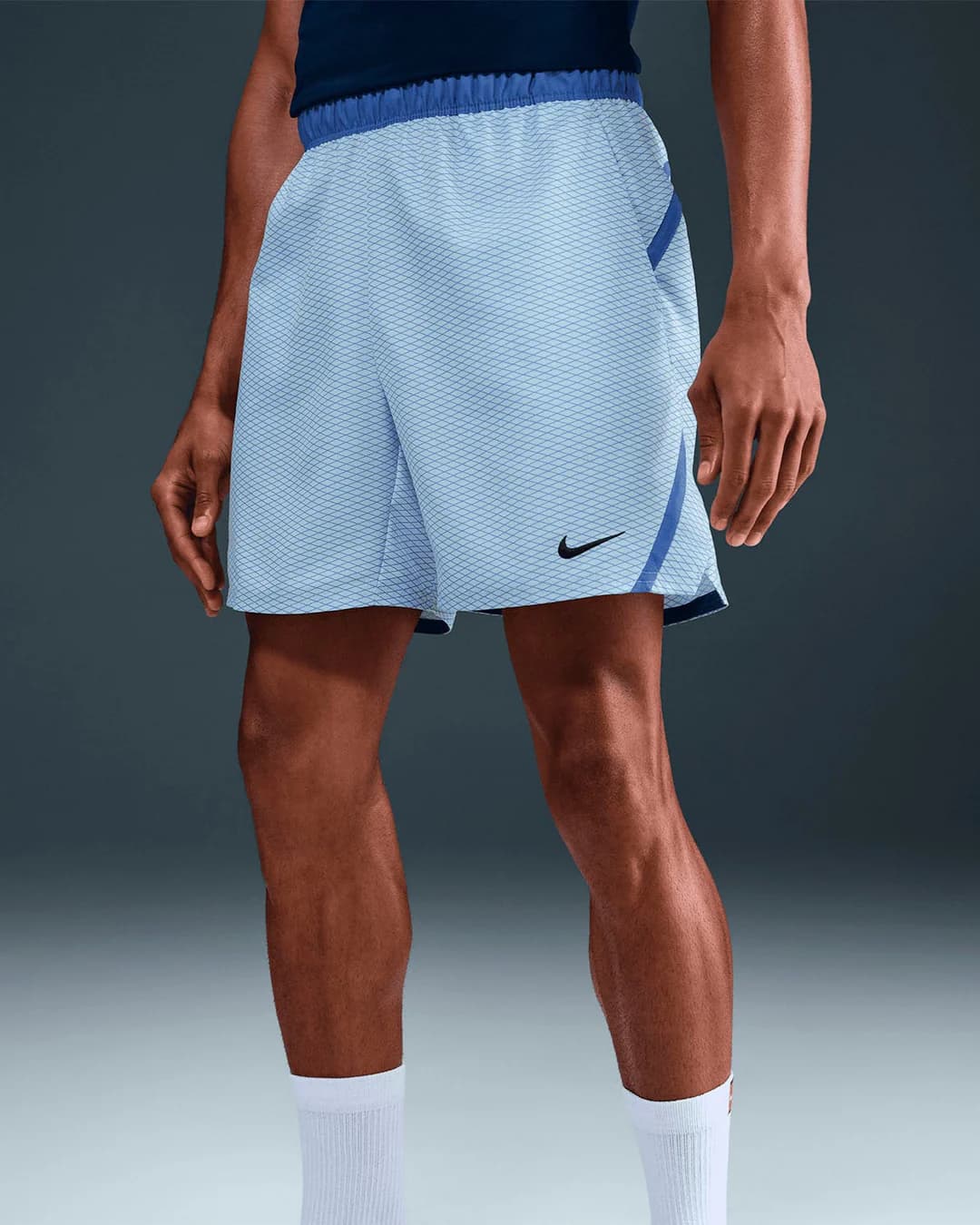 شلوارک تنیس مردانه نایک NikeCourt Dri-FIT Victory 18cm – آبی — تصویر ۴