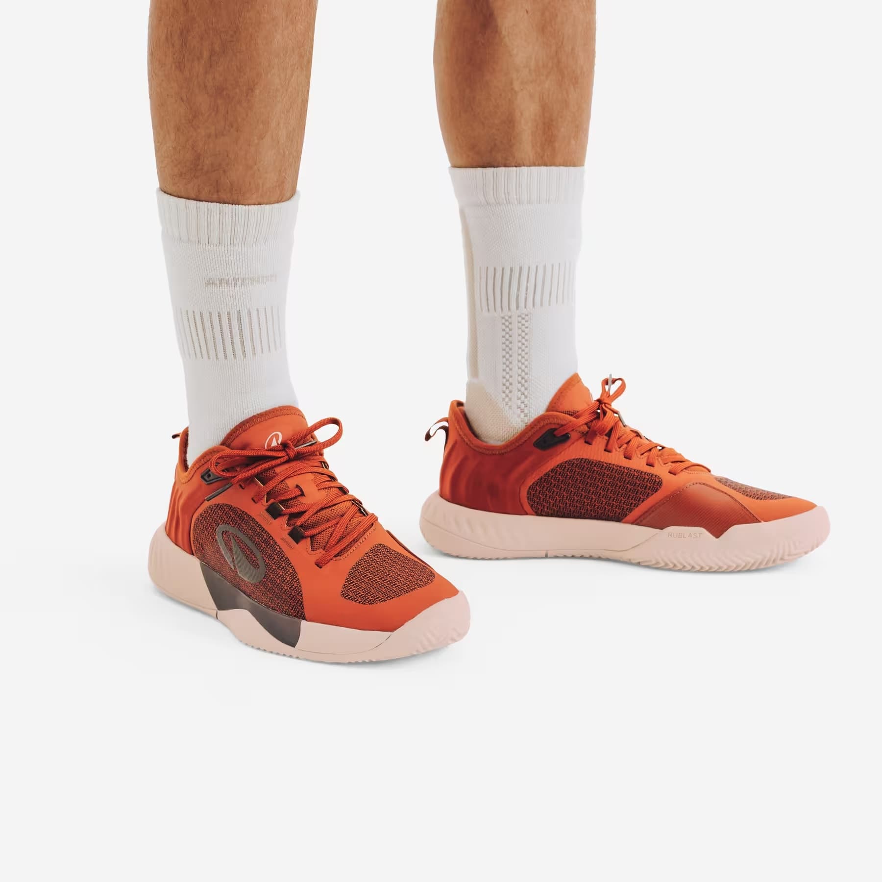 کفش تنیس مردانه دکتلون کویکما – Decathlon Unrupt Team Clay – قهوه ای/سفید — تصویر ۴