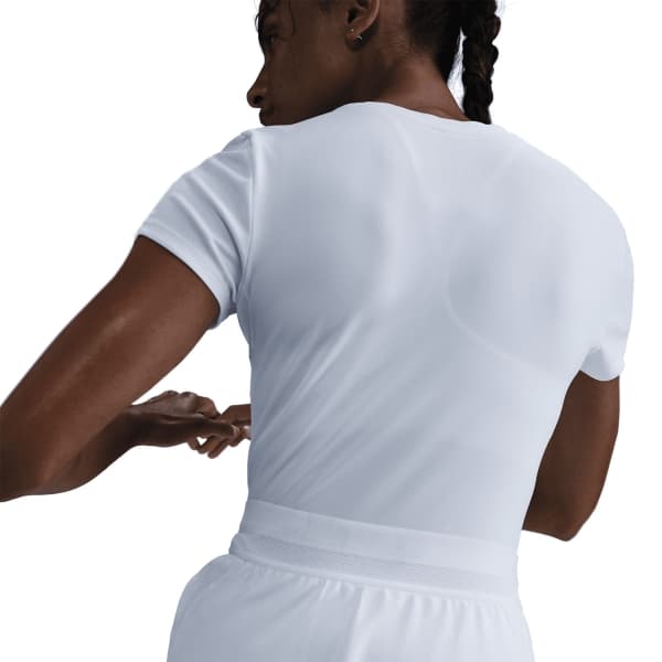 تی شرت تنیس زنانه نایک NikeCourt Advantage Dri-FIT – سفید — تصویر ۴