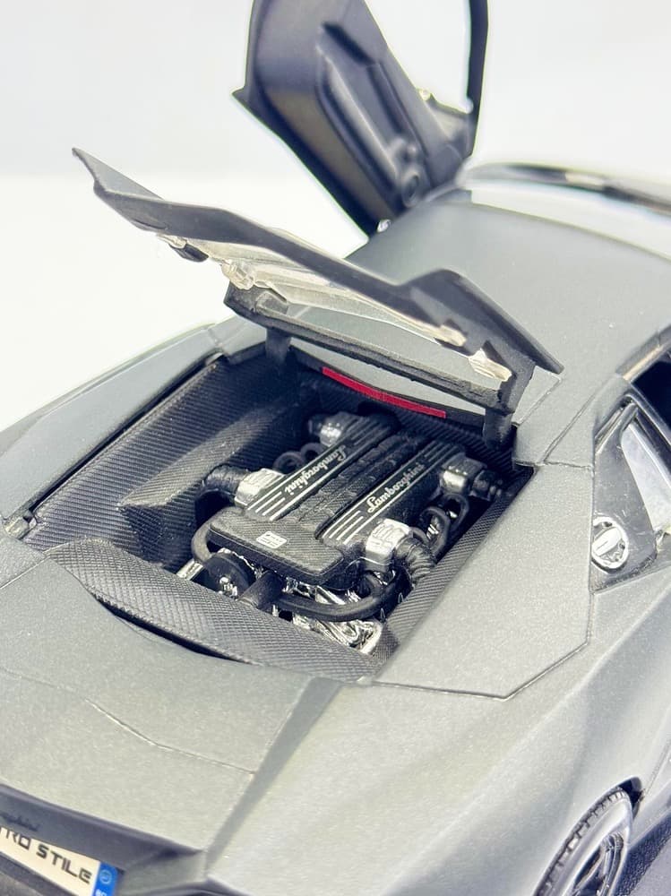 ماکت ماشین لامبورگینی رونتون (Lamborghini Reventón) بوراگوو 1.24 — تصویر ۵