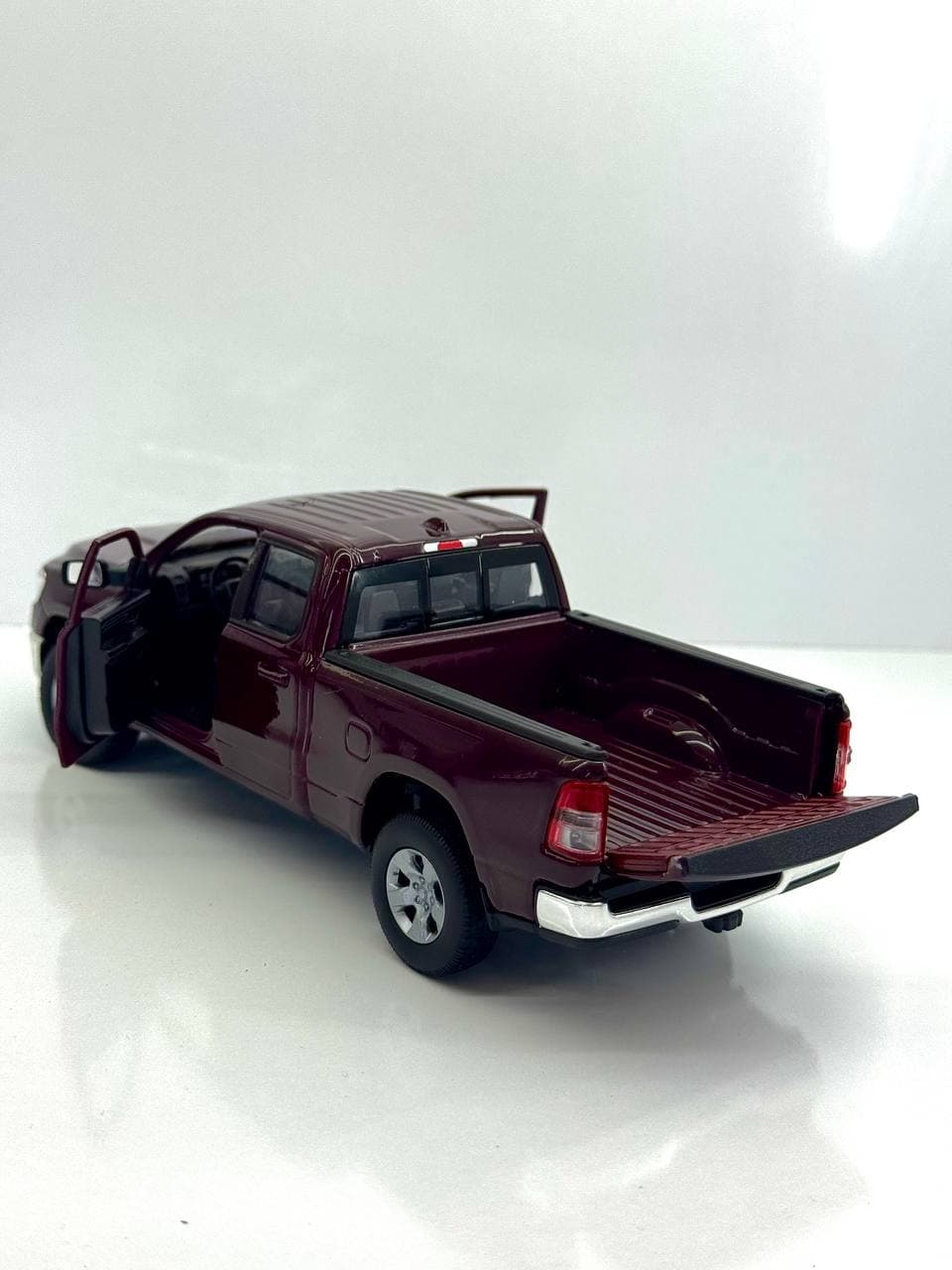 ماکت ماشین فلزی دوج رام (Dodge Ram 2019) ویلی 1.24 — تصویر ۲