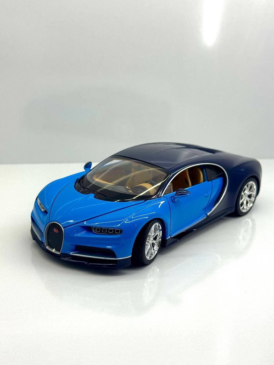 ماکت ماشین فلزی بوگاتی شیرون (Buggati Chiron) ویلی 1.24