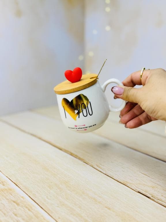 ماگ فنجونی طرح قلبی درب بامبو کد 3411 — تصویر ۳