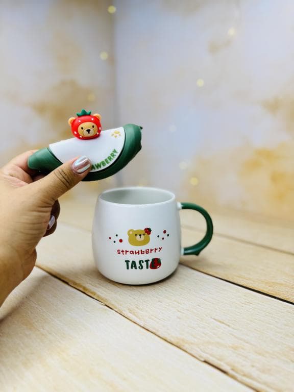 ماگ فانتزی درب سیلیکونی تدی توت فرنگی کد 3368 — تصویر ۴