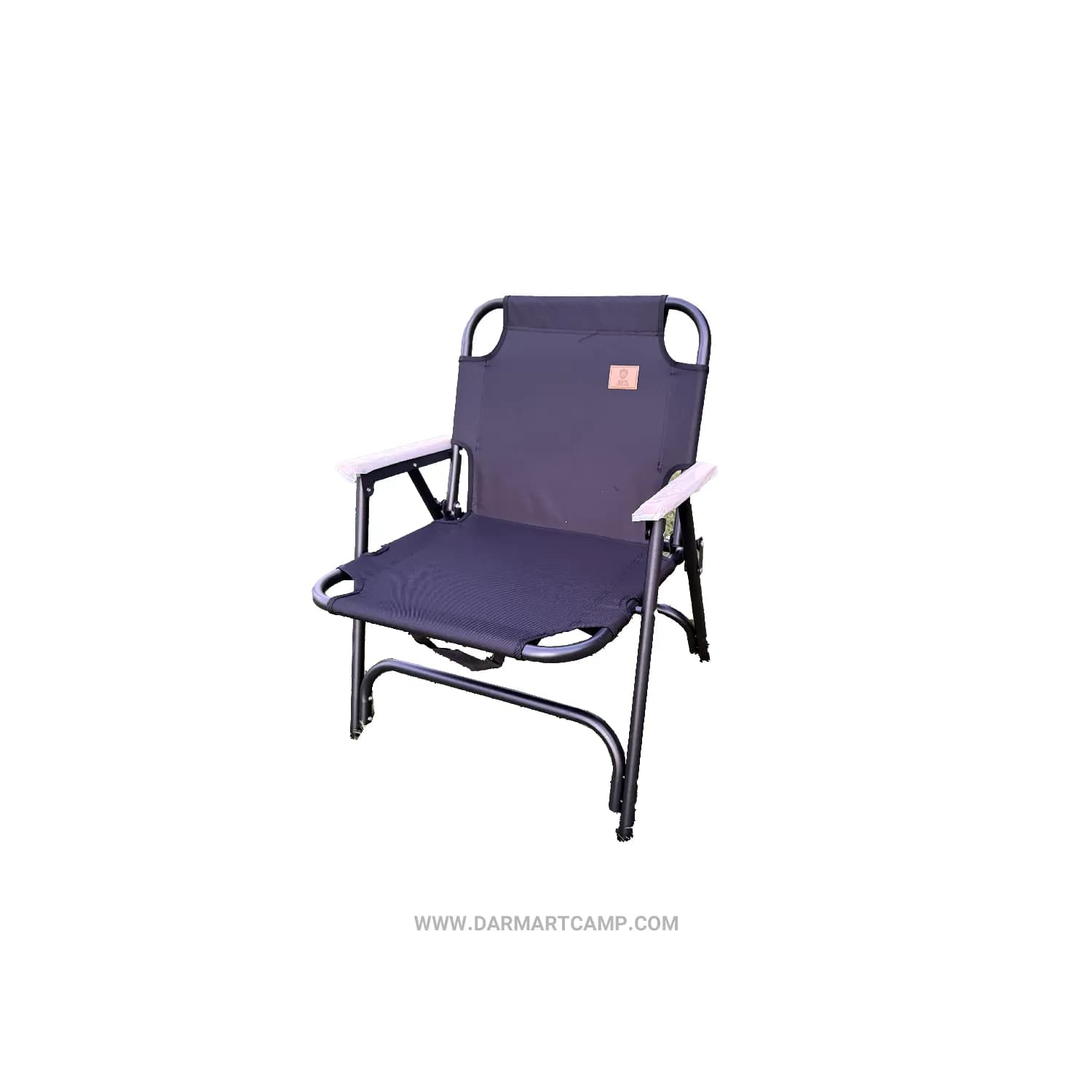 صندلی کمپینگ تاشو چوبی مونته آدلمو مدل کرمیت (Kermit Chair) با دسته‌های راش، نشیمن پهن و طراحی کلاسیک — تصویر ۱۲