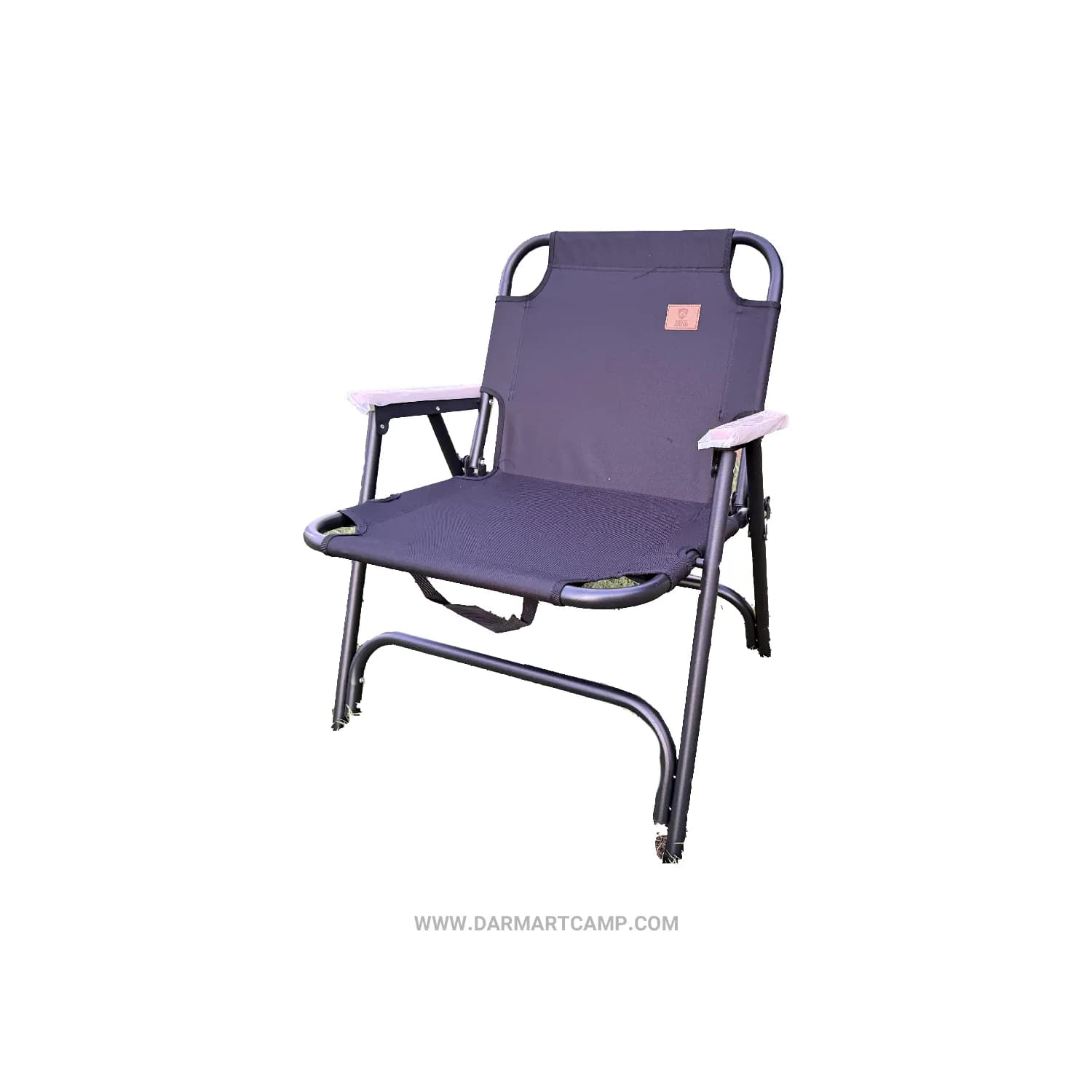 صندلی کمپینگ تاشو چوبی مونته آدلمو مدل کرمیت (Kermit Chair) با دسته‌های راش، نشیمن پهن و طراحی کلاسیک — تصویر ۱۱
