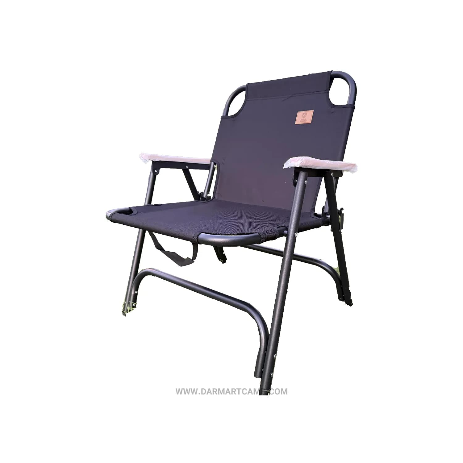صندلی کمپینگ تاشو چوبی مونته آدلمو مدل کرمیت (Kermit Chair) با دسته‌های راش، نشیمن پهن و طراحی کلاسیک — تصویر ۹