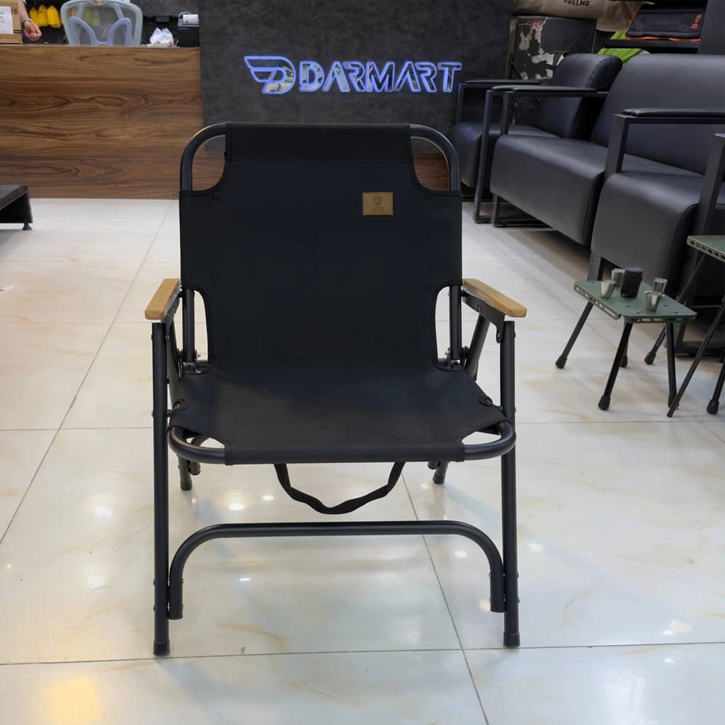 صندلی کمپینگ تاشو چوبی مونته آدلمو مدل کرمیت (Kermit Chair) با دسته‌های راش، نشیمن پهن و طراحی کلاسیک — تصویر ۳