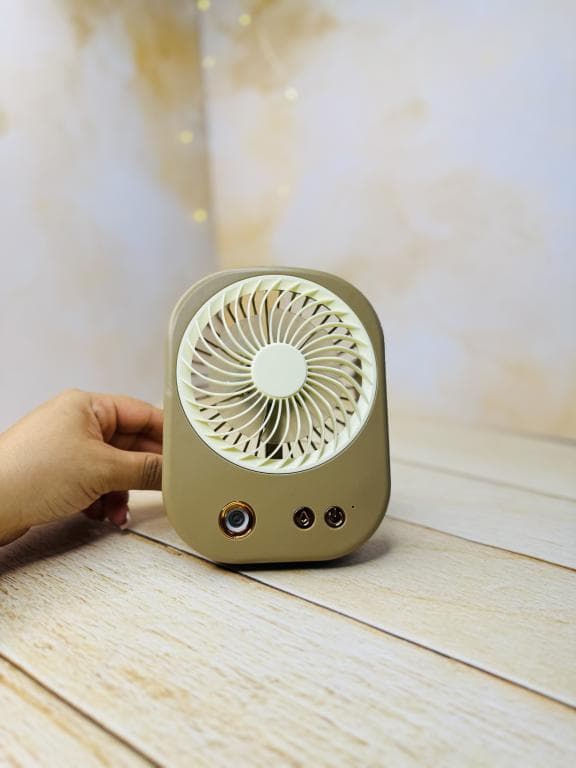 پنکه رو میزی استند دار مه پاش پینترستی چراغ دار FAN PORTABLE TABLE FAN HM-154کد 3279 — تصویر ۳