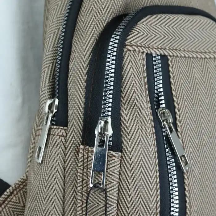 کیف بادی بگ مردانه چرم طرح زبرا کرم — تصویر ۳