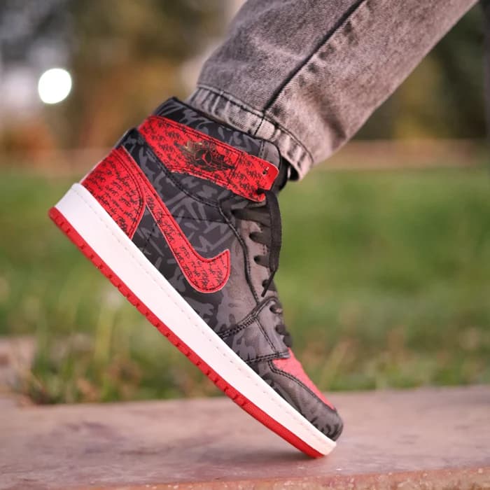 کتونی مردانه نایک ایر جردن 1 مشکی قرمز طرح نوشته Air Jordan — تصویر ۲