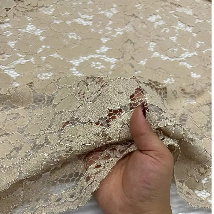 پارچه دانتل کتان رنگ کرم روشن — تصویر ۲