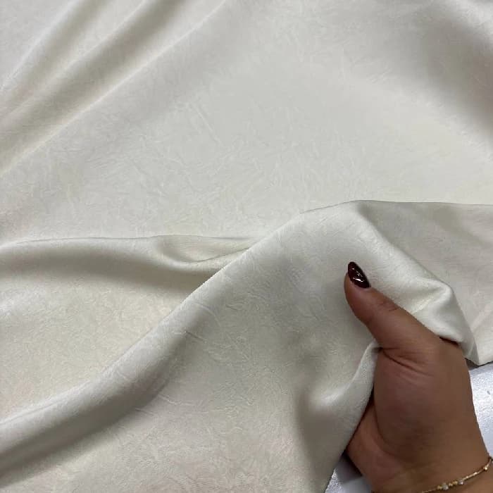پارچه لیوسل سیلک تکسچر رنگ شیری — تصویر ۳