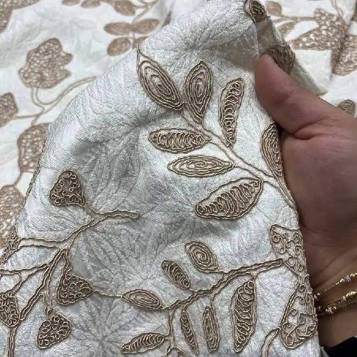 پارچه ژاکارد ترک گلدوزی گل اپلیکه رنگ سفید — تصویر ۲
