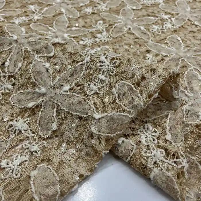 پارچه دانتل گل تور پولکدوزی رنگ نسکافه ای — تصویر ۳
