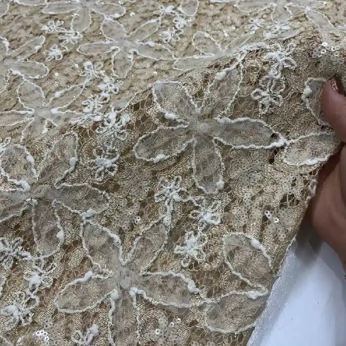پارچه دانتل گل تور پولکدوزی رنگ نسکافه ای — تصویر ۵