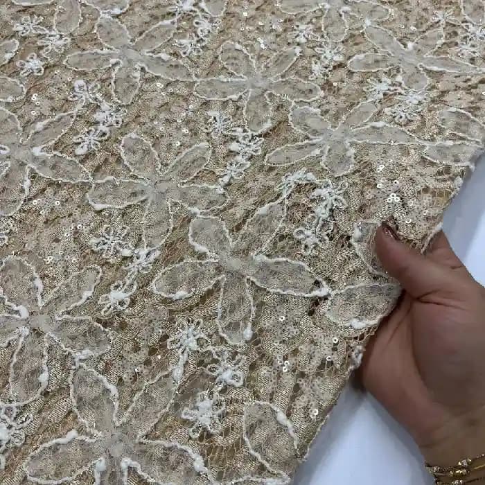 پارچه دانتل گل تور پولکدوزی رنگ نسکافه ای — تصویر ۲