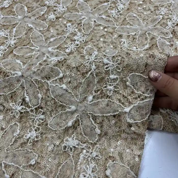 پارچه دانتل گل تور پولکدوزی رنگ نسکافه ای — تصویر ۴