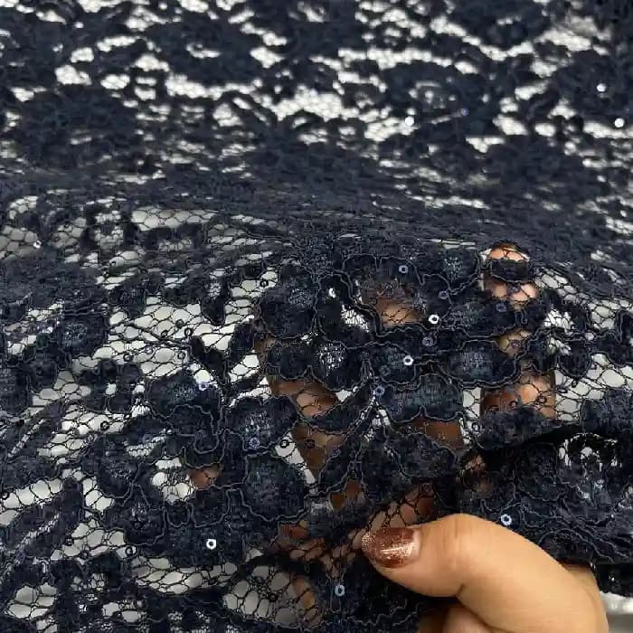 پارچه دانتل گل مخمل پولکی رنگ سورمه ای — تصویر ۴