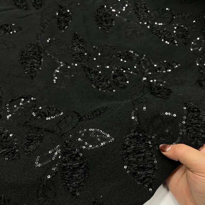 فوتر کره ای گلدوزی رنگ مشکی زاغ — تصویر ۵