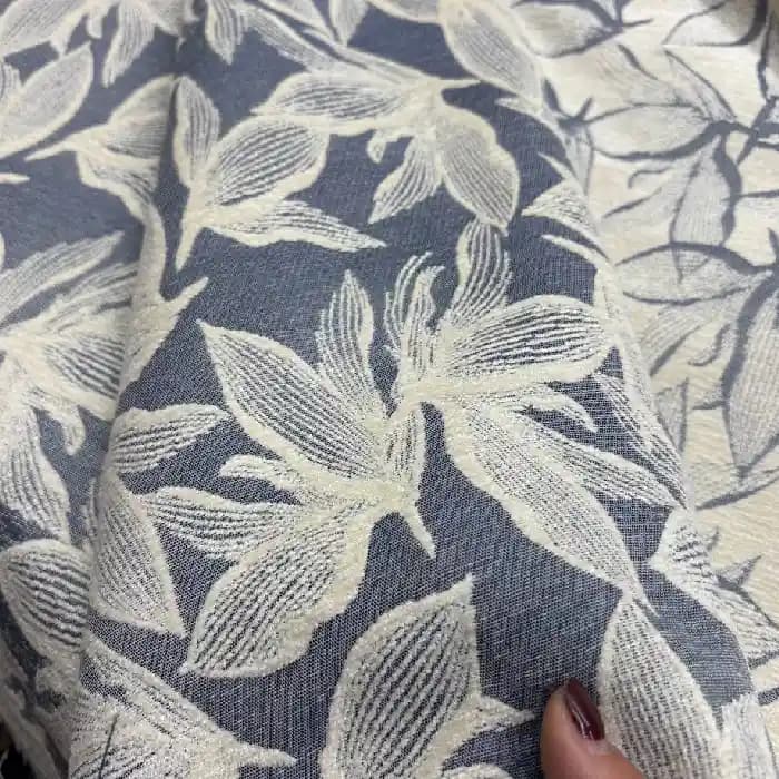 مخمل شانل طرح برگ دو رو رنگ کرم طوسی — تصویر ۴