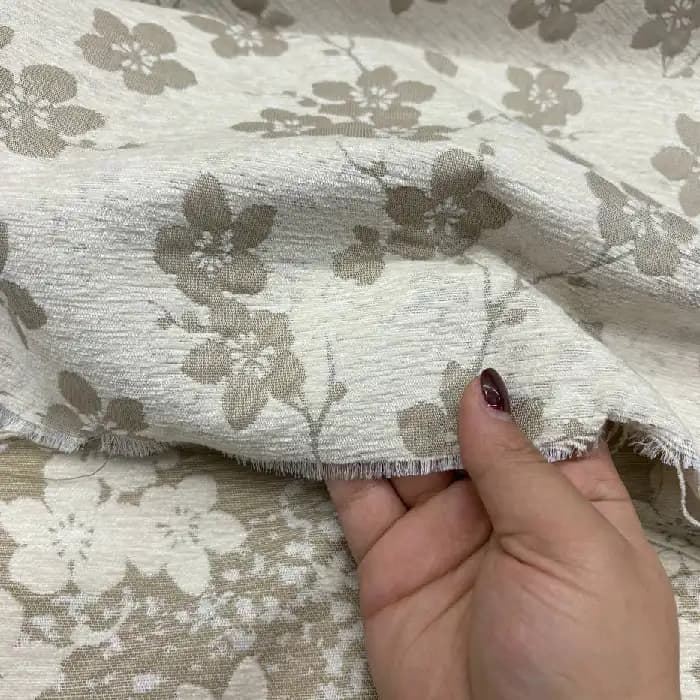 مخمل شانل طرح گل دو رو رنگ کرم طلایی — تصویر ۲