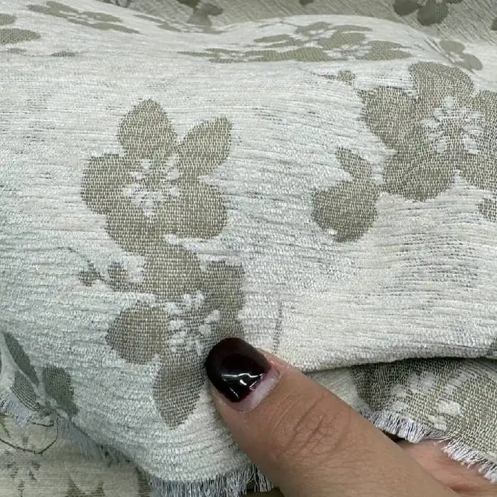مخمل شانل طرح گل دو رو رنگ کرم طلایی — تصویر ۴