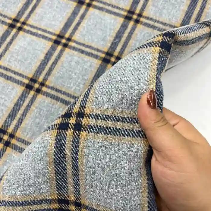 کشمیر سپاهان چهارخونه رنگ طوسی روشن و کرم — تصویر ۳