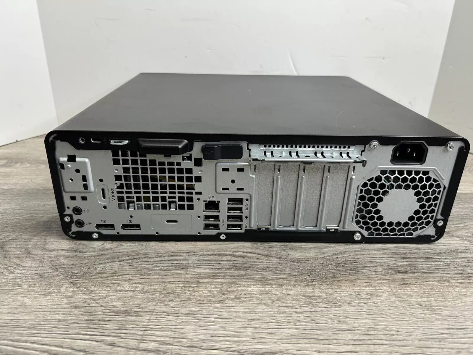 مینی کیس استوک HP EliteDesk 800 G3- i5 نسل 6 رم 16 + 256nvme — تصویر ۳