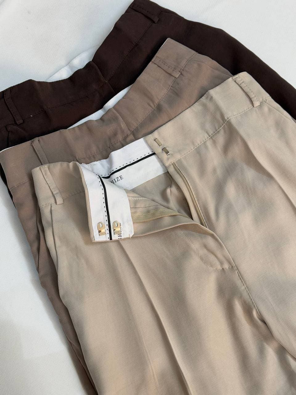 شلوار بگ پارچه ای زنانه قهوه ای سیلک | Brown Silk Baggy Pants – کد 912600 — تصویر ۴