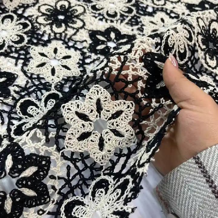 پارچه قلاب بافی رنگ مشکی سفید — تصویر ۳