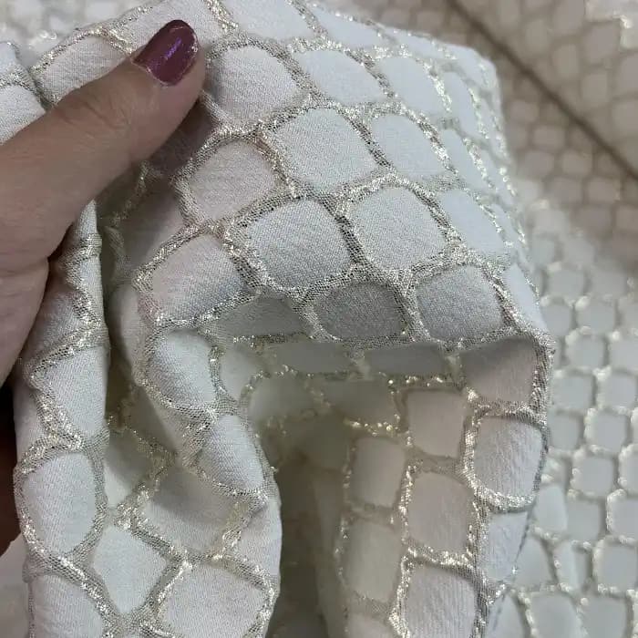 پارچه ژاکارد ترک طرح لونه زنبور رنگ شیری — تصویر ۳