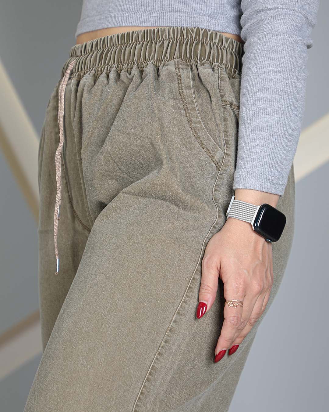 شلوار بهاره زنانه نیم بگ جین کاغذی نسکافه‌ای | Mocha Paper Denim Semi Baggy Pants | کد 40060 — تصویر ۴