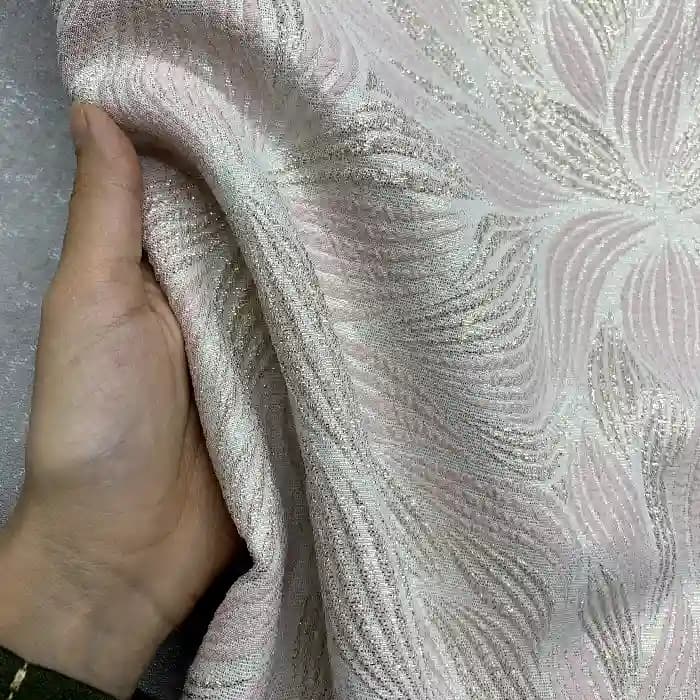پارچه ژاکارد ترک طرح راه راه رنگ صورتی طلایی — تصویر ۲