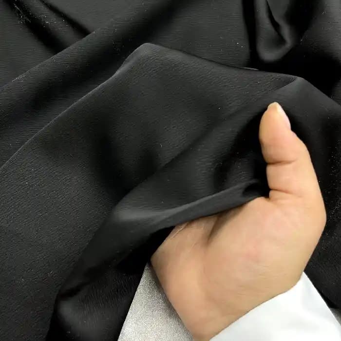 پارچه ساتن زارا رنگ مشکی — تصویر ۳