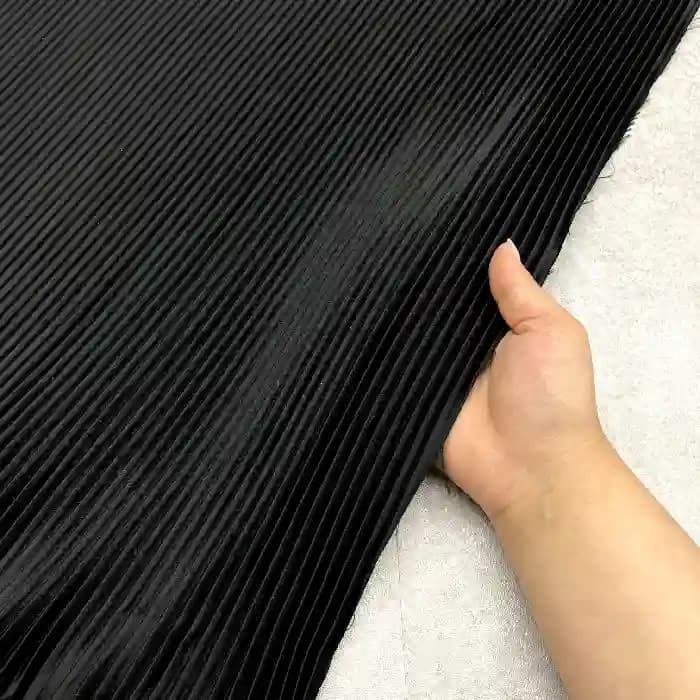 پارچه ساتن پلیسه رنگ مشکی