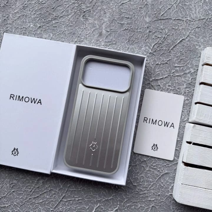 قاب آيفون 17/18 پرومکس برند RIMOWA — تصویر ۵