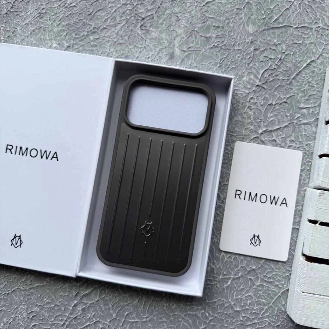 قاب آيفون 17/18 پرومکس برند RIMOWA — تصویر ۶