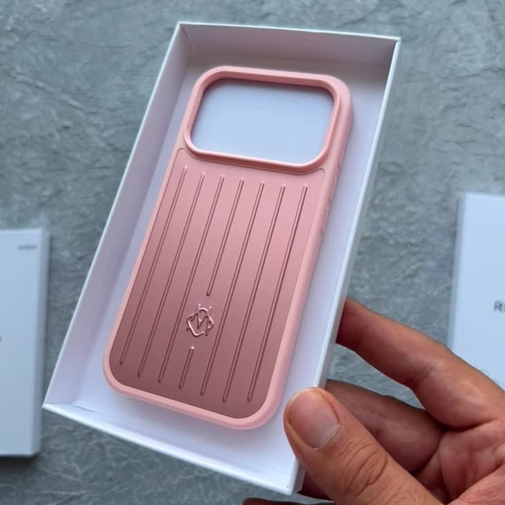 قاب آيفون 17/18 پرومکس برند RIMOWA — تصویر ۴