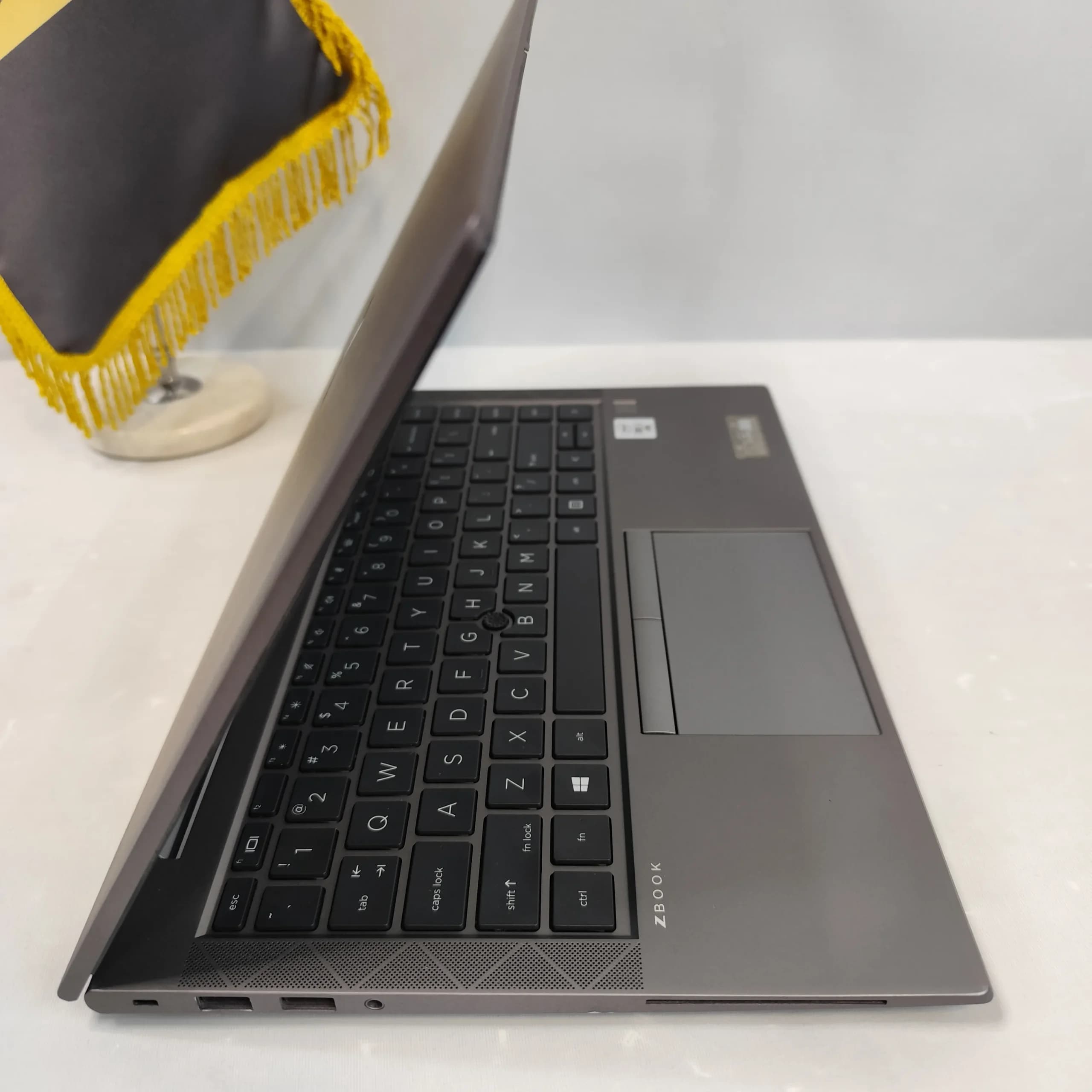 لپ تاپ HP ZBook Firefly 14 G7 پردازنده Corei7 نسل10 گرافیک مجزا 4 گیگ — تصویر ۳