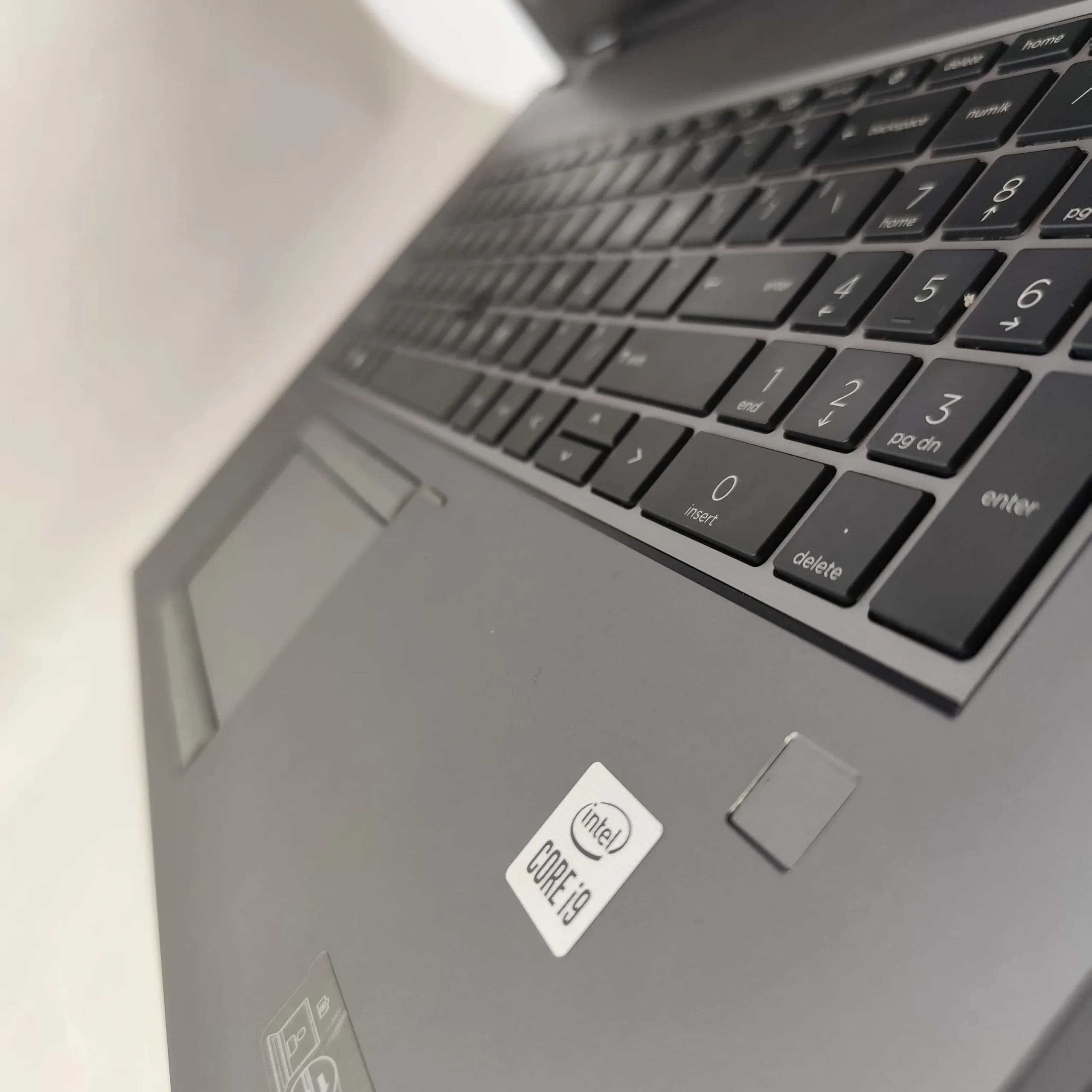 لپ تاپ HP Zbook fury 17 G7 پردازنده i9 نسل 10 گرافیک 6G رم32 هارد 512 — تصویر ۸