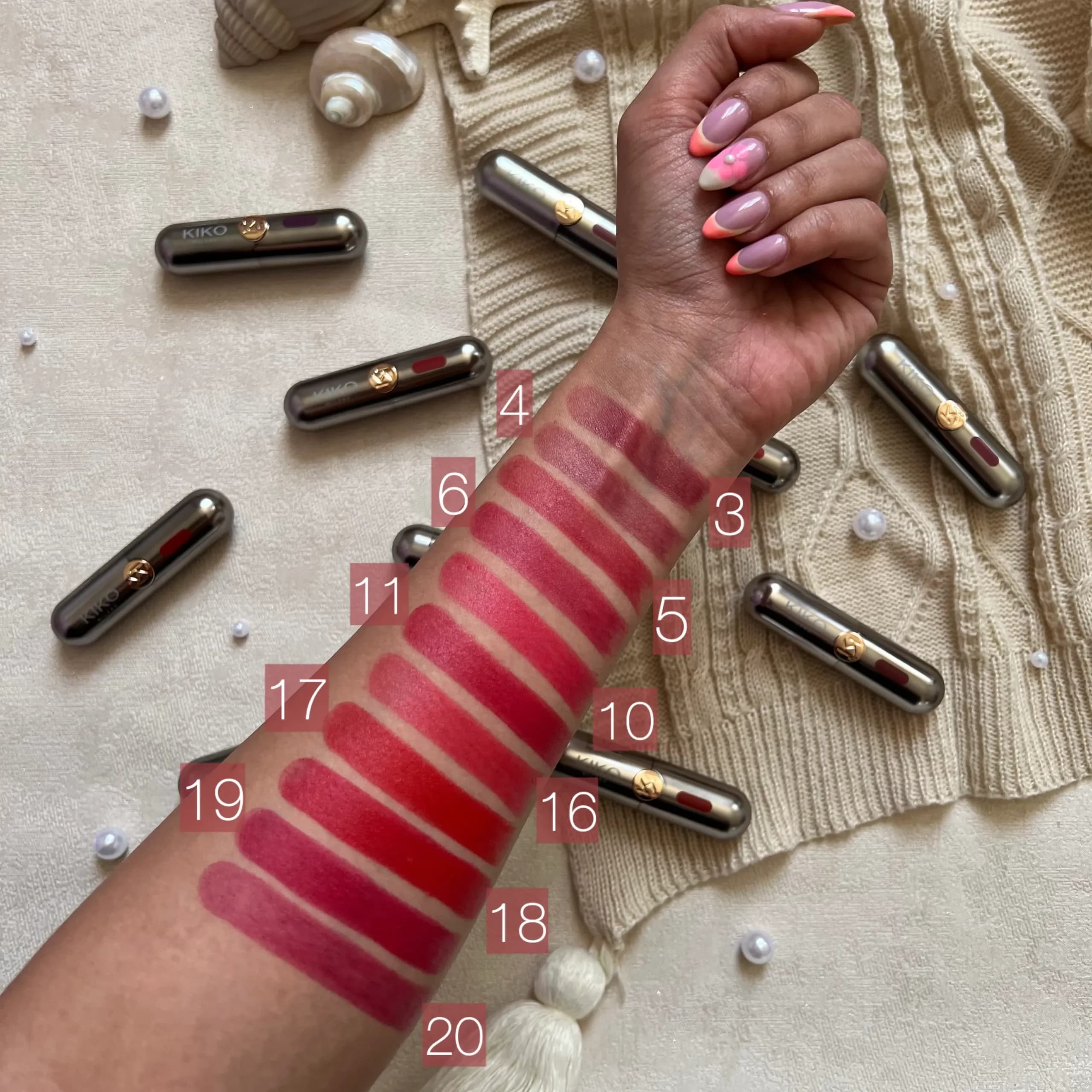 رژ لب جامد طرح کیکو پوکه فلزی — تصویر ۳