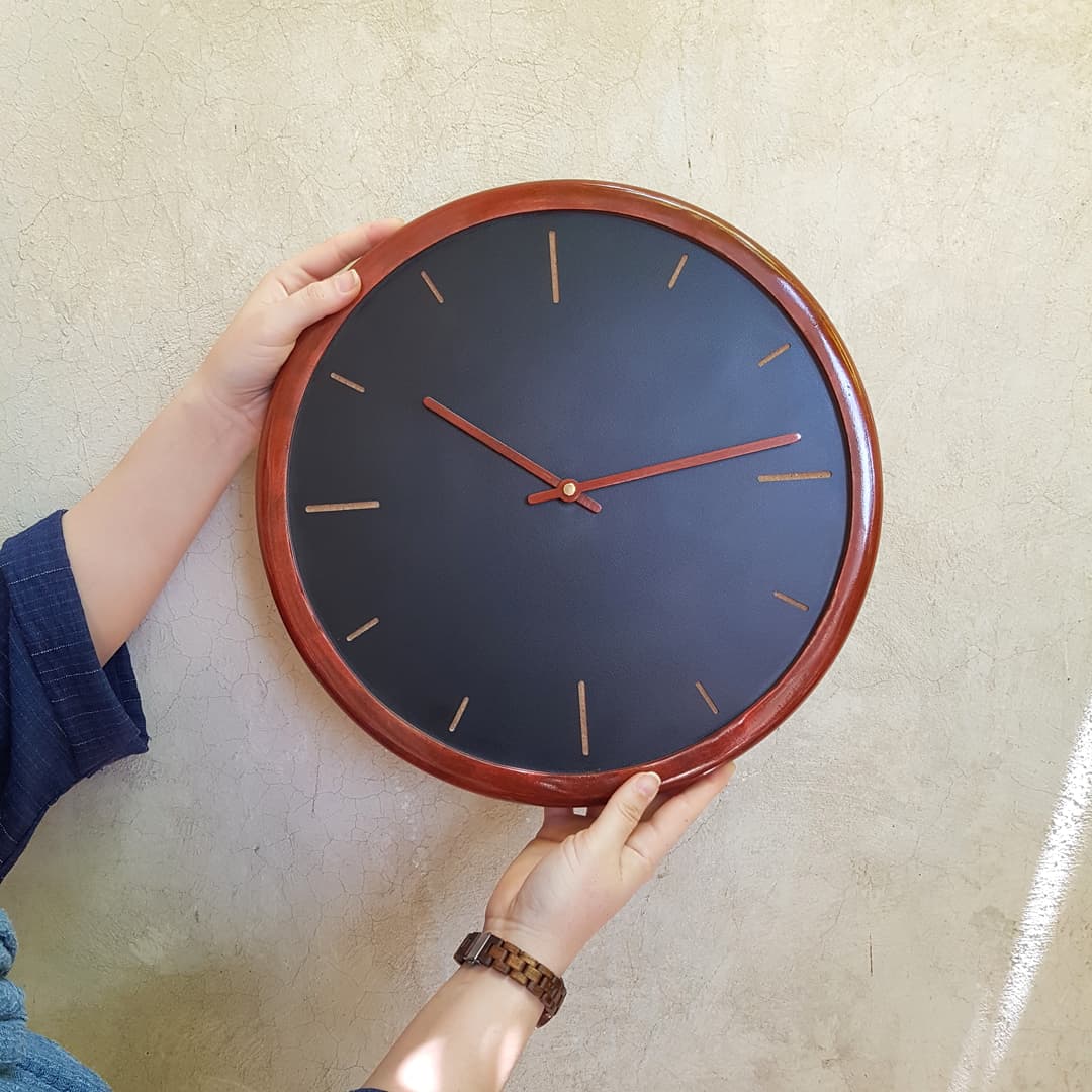 ساعت چوبی دیواری مدل کیان کد 0950 — تصویر ۵