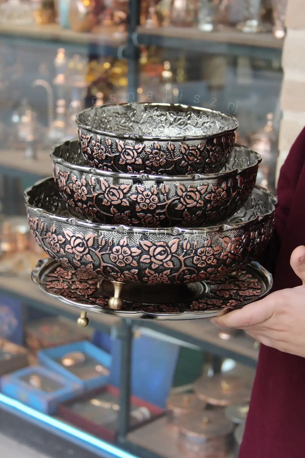 سرویس پذیرایی مسی تراش سه پایه طرح نقشینه — تصویر ۲