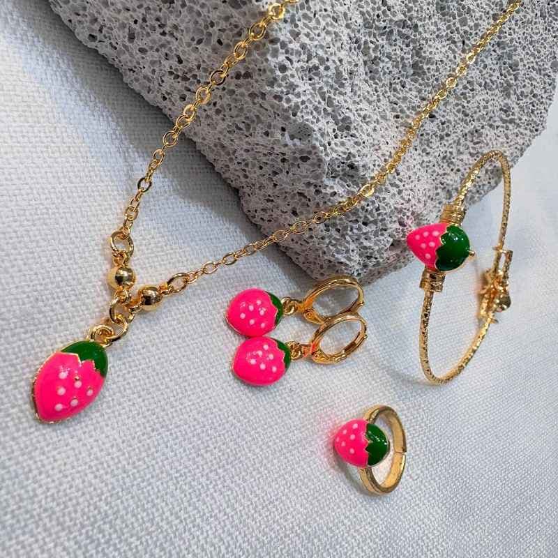 سرویس و نیمست بچهگانه توت فرنگی صورتی استیل