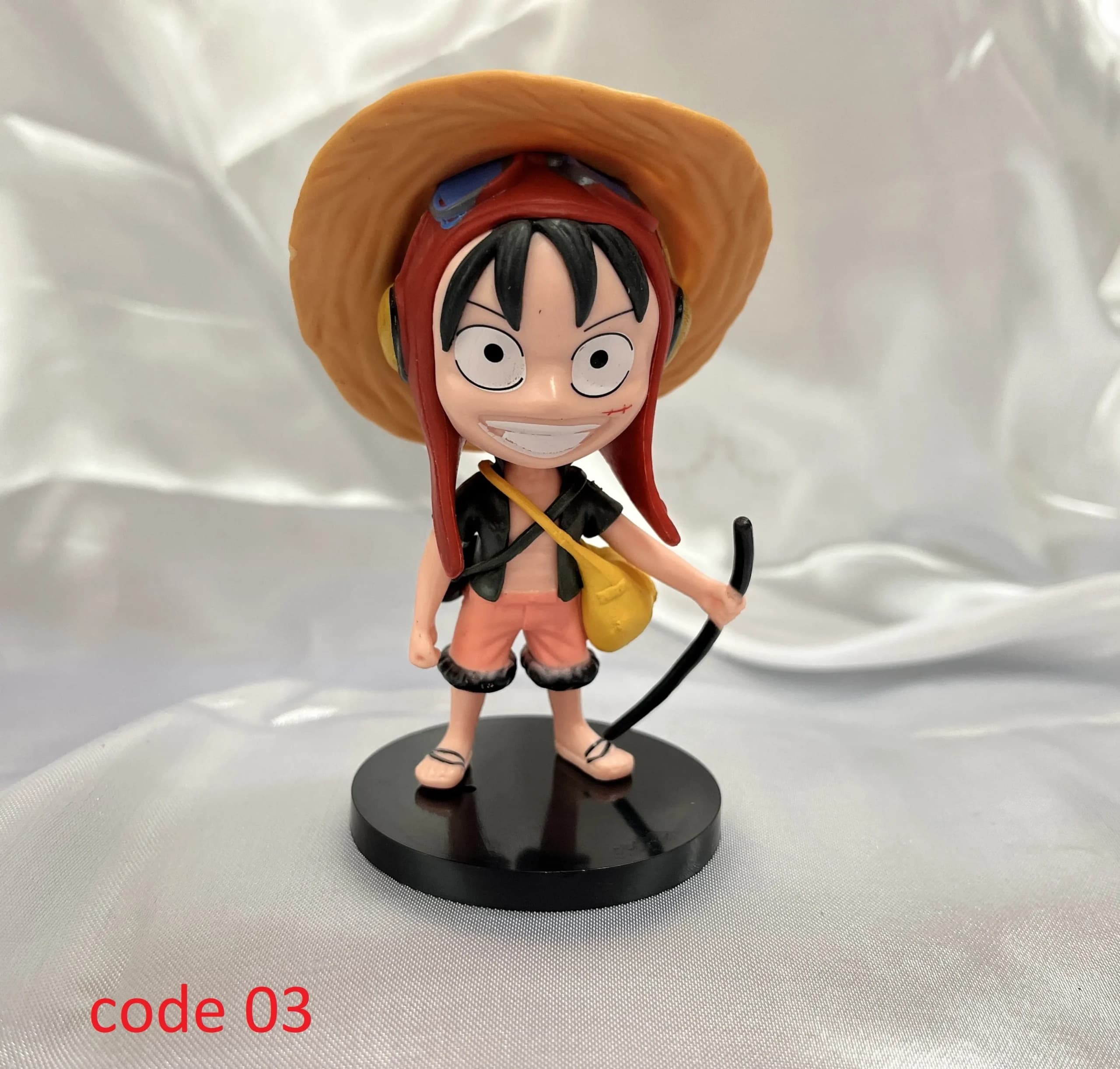 اکشن فیگور Banpresto لوفی نسخه ماجراجویی وان پیس با کلاه قرمز، کوله‌پشتی و کلاه حصیری آویزان — تصویر ۸