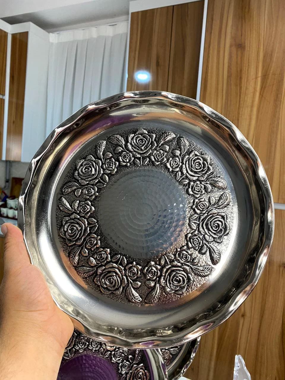 سینی مسی گلبرگ رز با آبکاری کروم سایز 34 — تصویر ۲